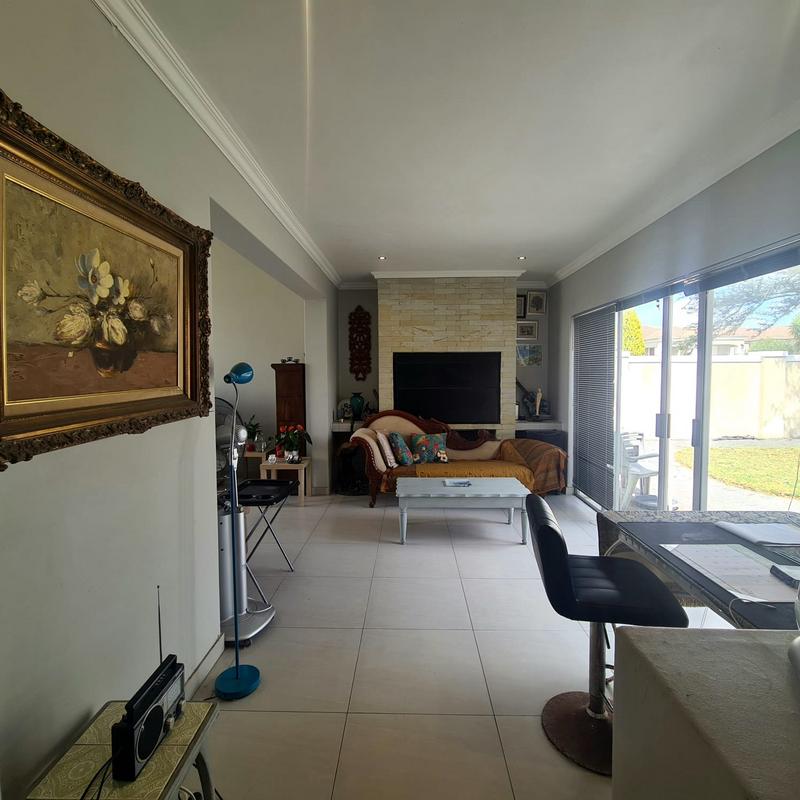 3 Bedroom Property for Sale in Eikenbosch Western Cape